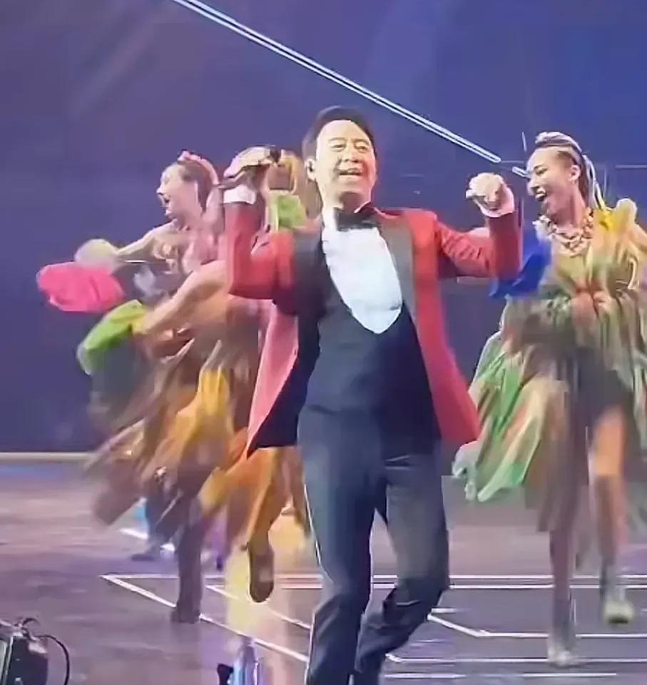 【当年四大天王白月光，黎明这身材咋成这样了？】咱记忆里的黎明啊，可是四大天王里最