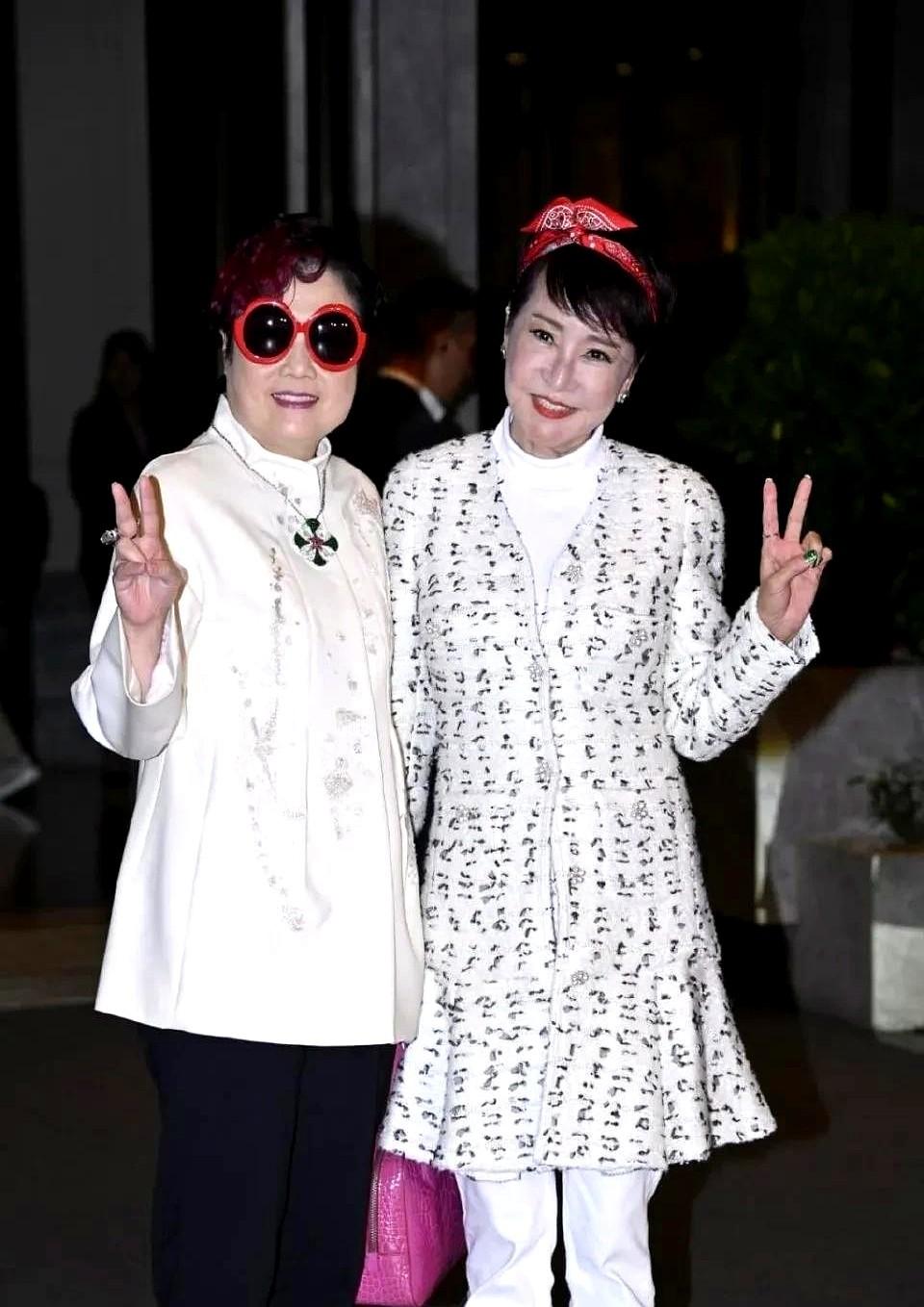 香港酒店21桌，杨受成牵陆小曼过40年，明星排队打卡。我盯的不是珠宝，是脸：