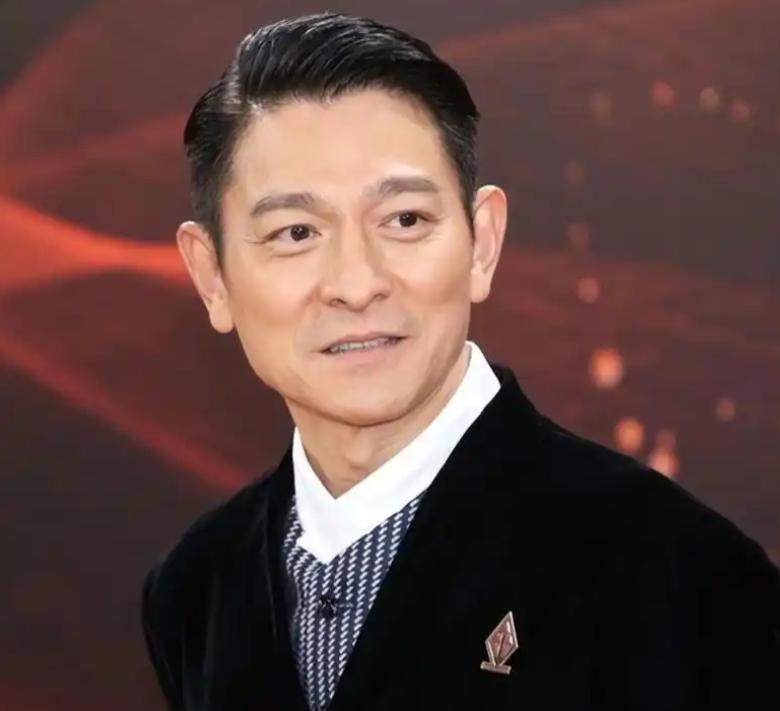 网络常传刘德华身价上百亿，但该数值并无权威公开数据佐证，仅为外界估算，并不属实。