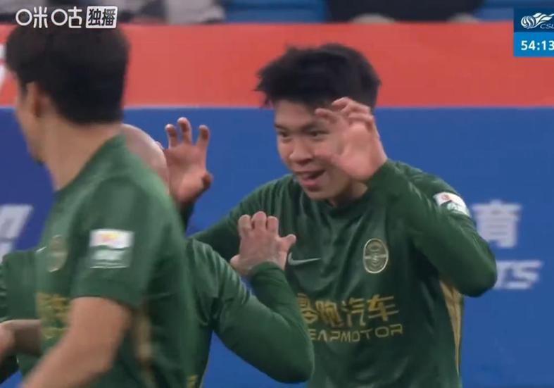 为什么蒯纪闻迟迟进不了球！而王钰栋却那么容易进球？蒯纪闻被徐根宝称为升级版武磊！