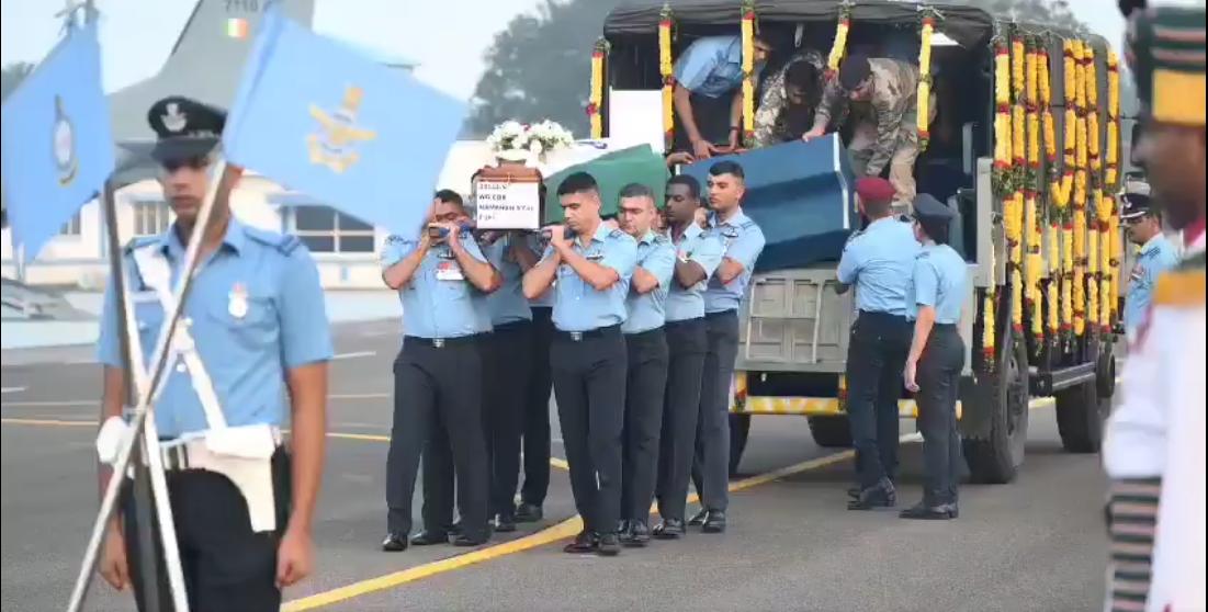 在当地时间11月23日，迪拜航展期间，印度LCA“光辉”战机坠毁事故中被炸死的，