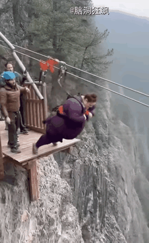 明明知道这不可能是真的，但是看到这样的画面，心还是悬到嗓子眼了，最后让人万分恐惧