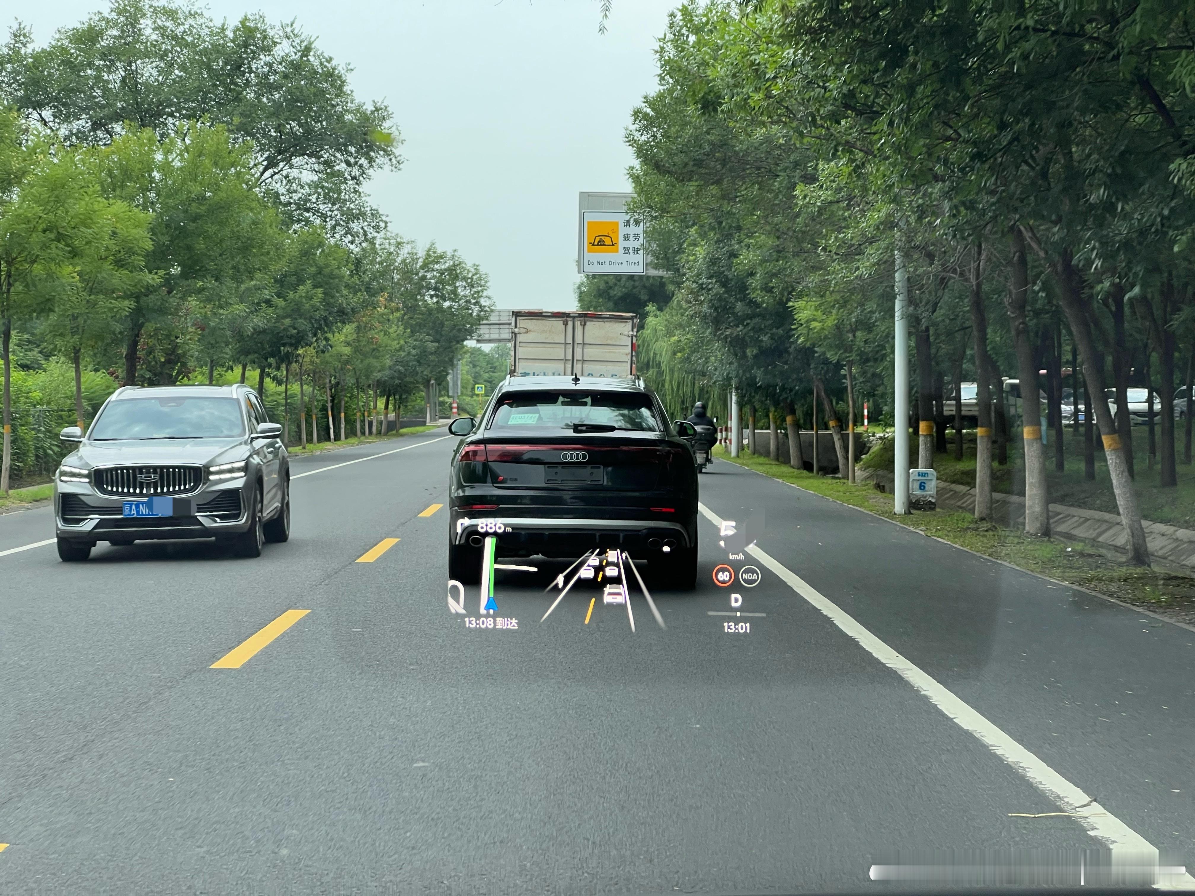 碰见了一队奥迪的测试车，打头的好像是一台奥迪A5Avant，但没拍到，只拍到了