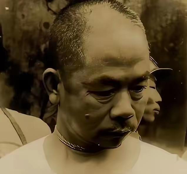 这不是剧照，谁能想到，这位曾身居要职的将军，早就悄悄为信仰奔走，把无数关键情报