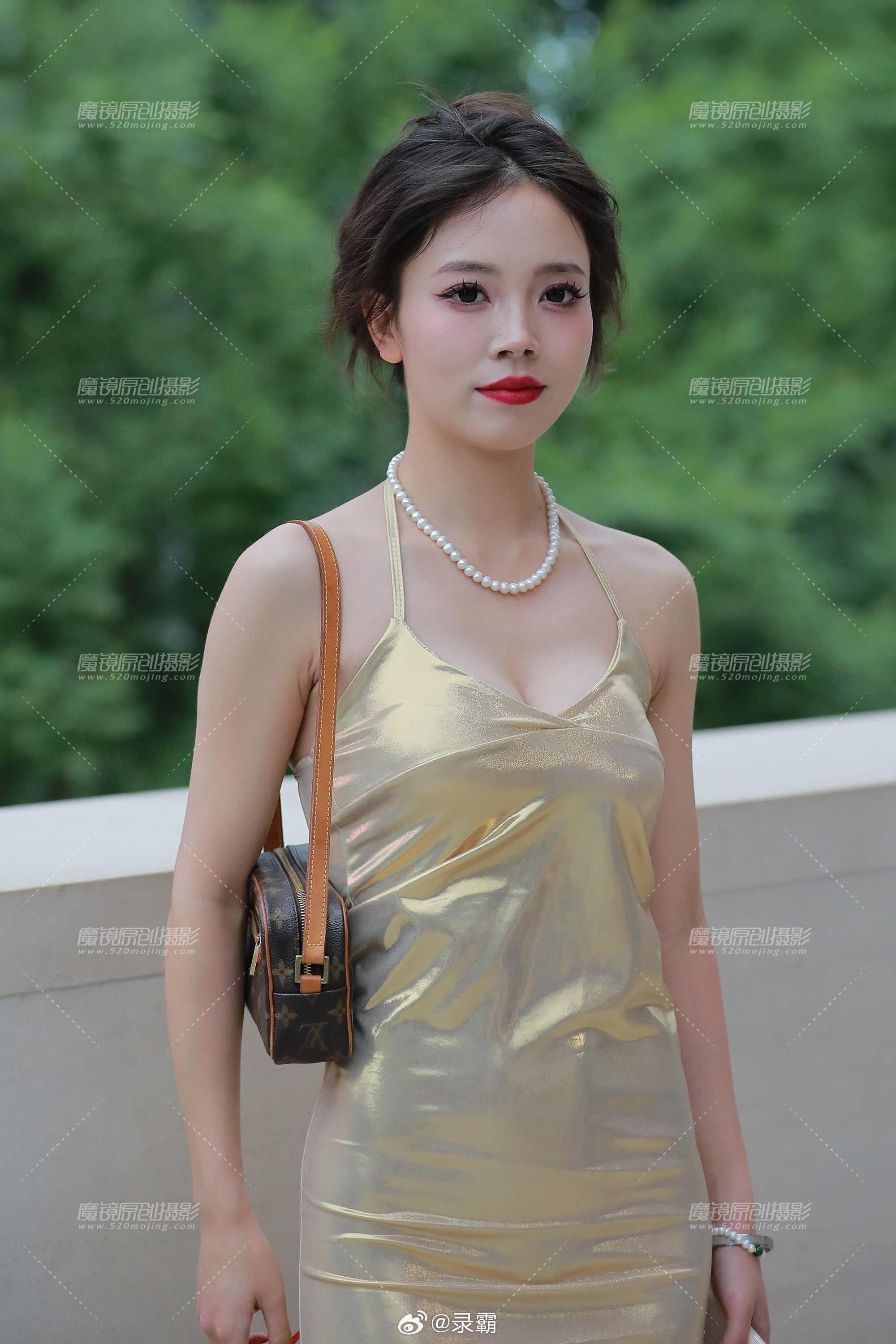大眼睛美女