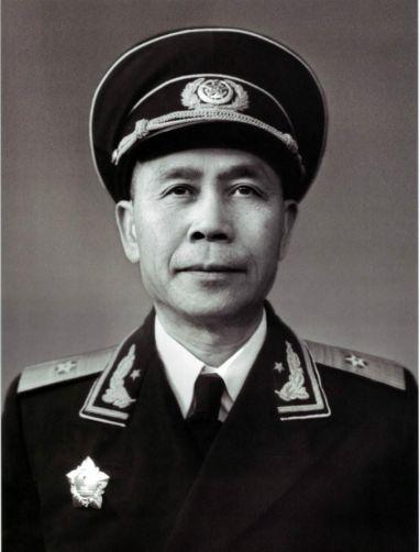 国民党海军重庆号起义后，桂永清为防止灵甫号起义，亲自登舰对全体船员说：“我已经要