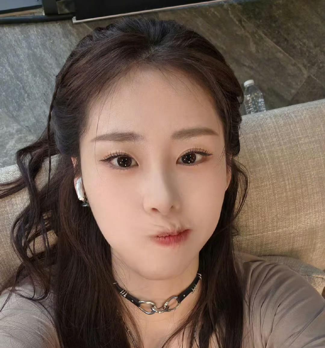 果然吴莫愁说的话都是真的吴莫愁曾在微博发文暗讽张碧晨她发文称自己