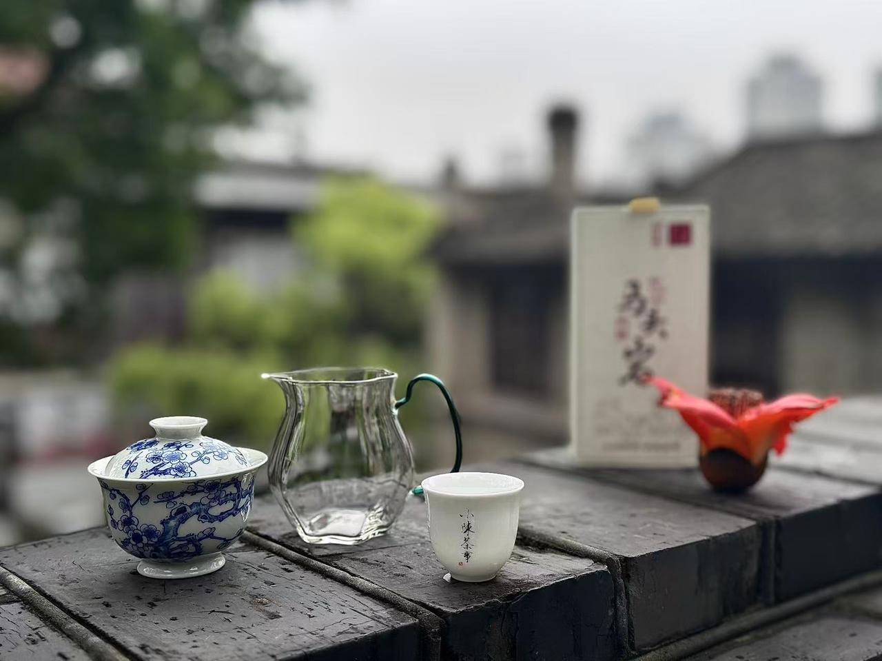 岩茶这么浓，为什么一次还要泡一整包，减半投茶不行吗？有茶友问，泡岩茶，每次都要