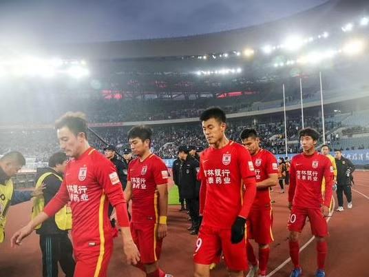 写在2018年11月：长春亚泰在中超的谢幕。94年中国足球职业化，长春亚泰成立于