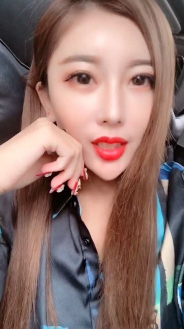笑话：王总的秘书怀孕了，王总怕老婆知道，就让她悄悄的回乡下老家生产。秘书问：生完