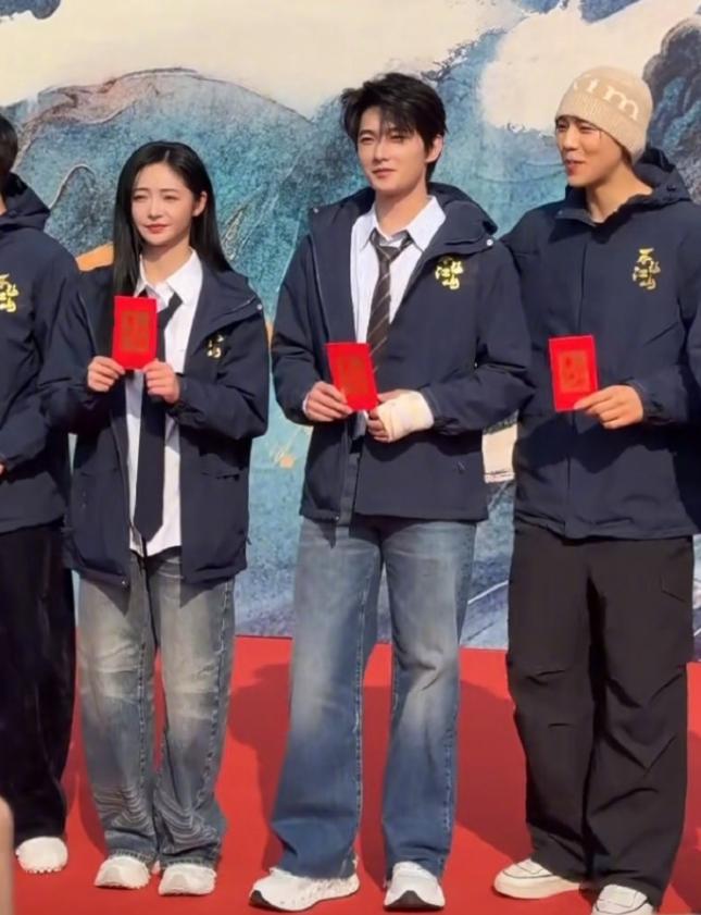 周洁琼是《不让江山》四番女主！杨洋的《不让江山》开机，正式官宣的版本是杨洋一番