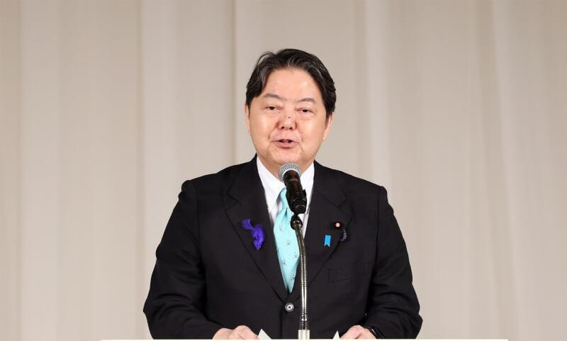 日本政府看了阅兵后，公开表态：绝不重蹈战争覆辙什么是真理？这TM就是真理！据
