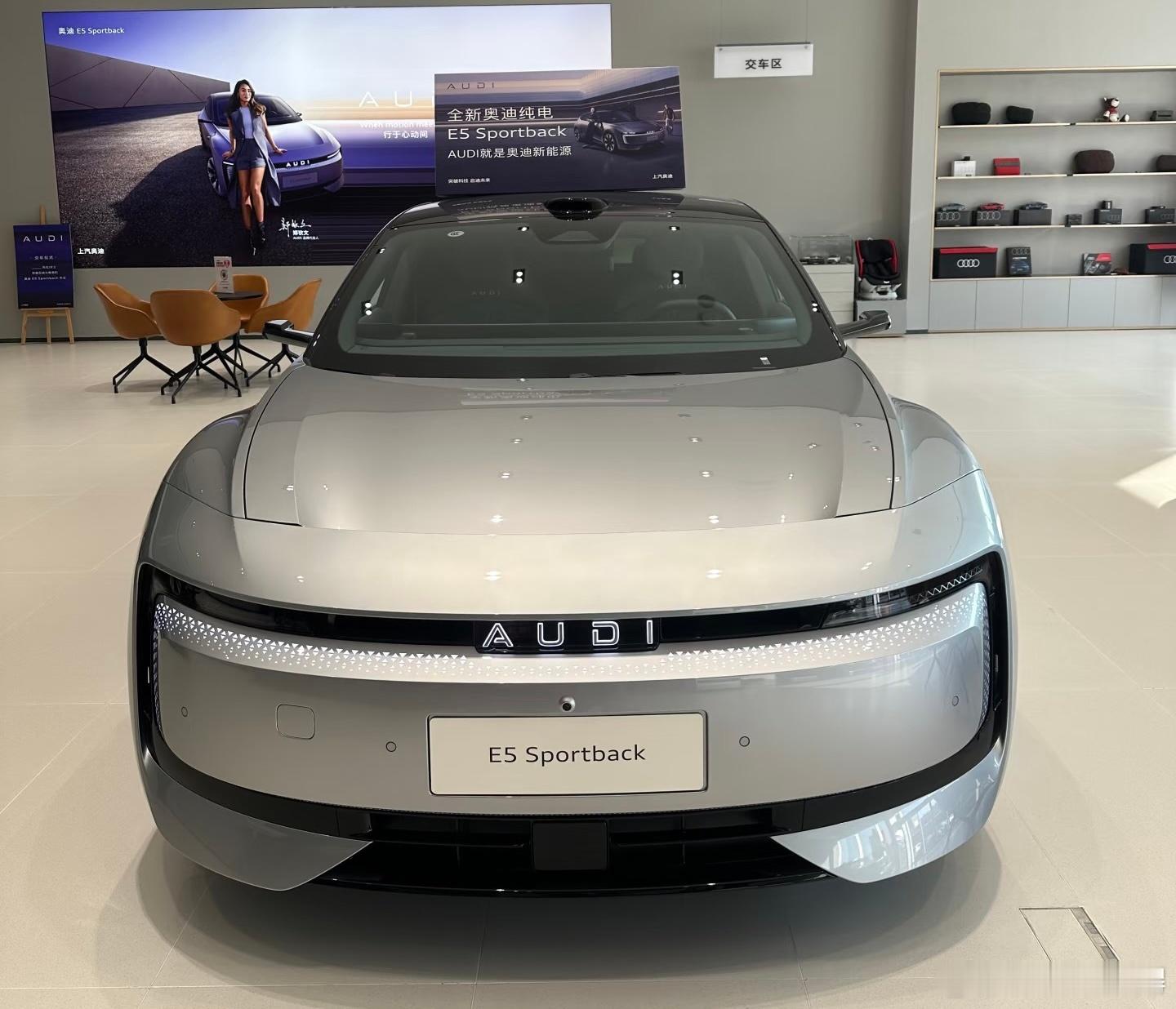 30万屠牛宰马？奥迪E5让性能车市炸锅了！听说最近性能车圈在传一个梗：“以前是百