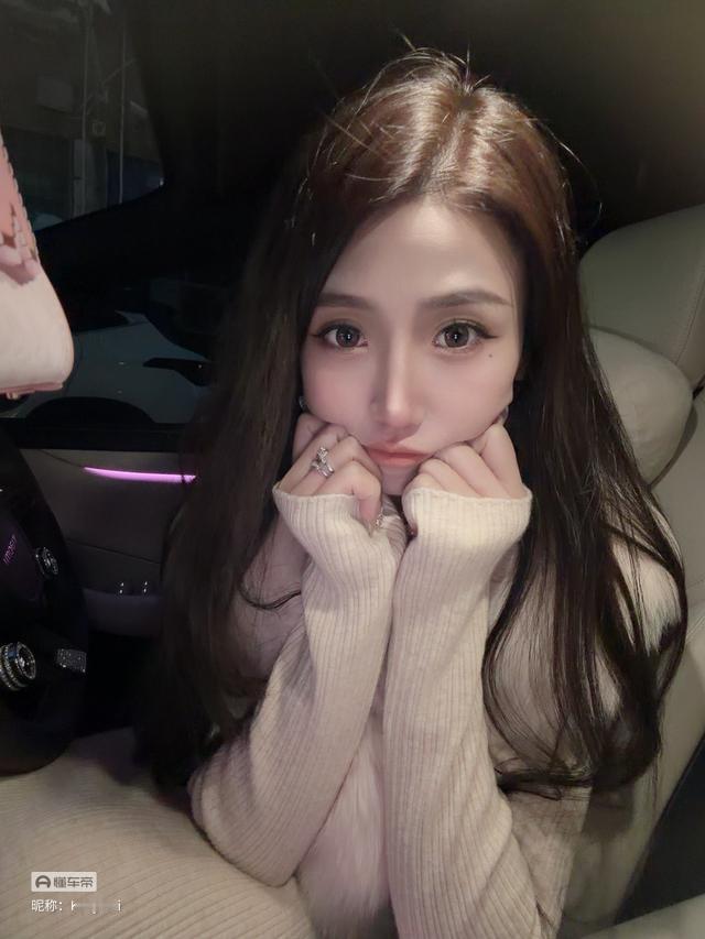 美女的汽车都镶钻