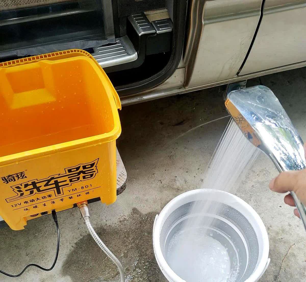 我观察很多人买露营车（准房车）走入歧途，车本身十万左右不贵，但经过改装厂改装后卖