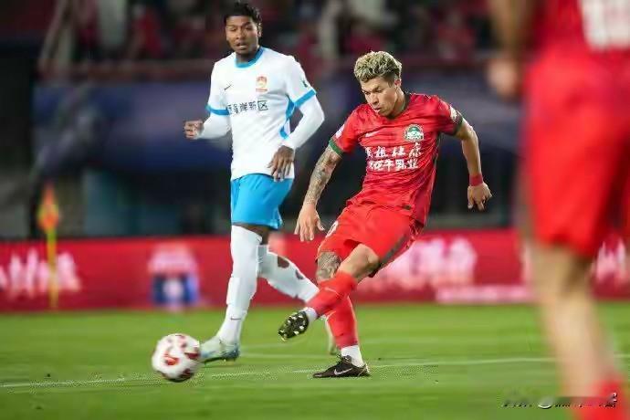 2025赛季中超各队队内联赛助攻王—1、上海海港：维塔尔（8次）2、上海申花