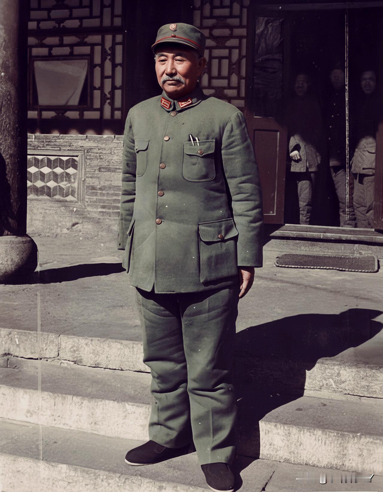 这才是真实的阎锡山，不是演戏，也不是电视剧里的扮演者，确是货真价实的本人，样貌清