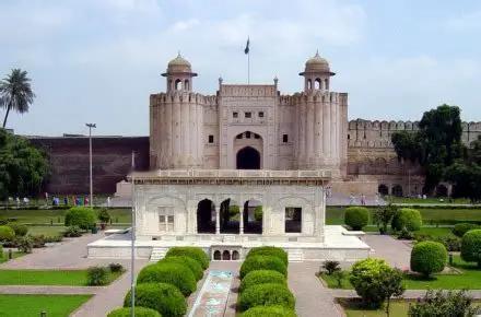 巴铁要花120亿美元买中国歼-35和红旗19？外储才164亿，刚被阿联酋逼债，沙