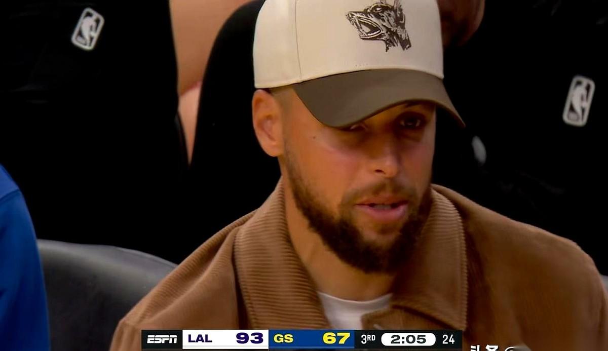 真的，当镜头切给库里那一刻，我都不敢看了。那张脸上写满了“我是谁？我在哪？这打