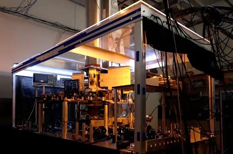 央视的委婉威慑今天下午，央视发了一条新闻：美国科罗拉多州当地时间17日发生大