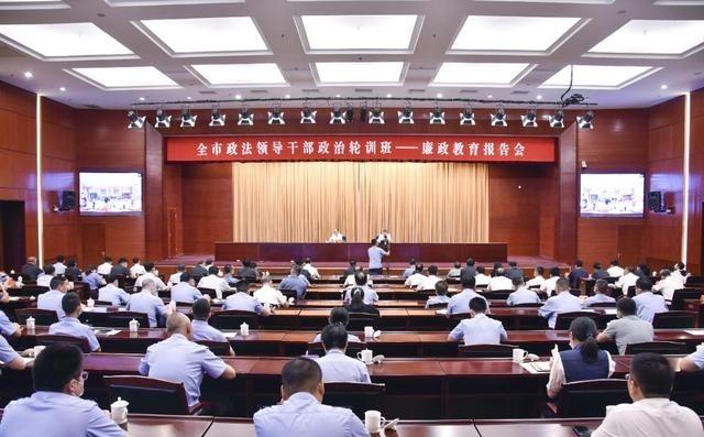 中央这回对裸官动真格了！那些把老婆孩子安置到国外，自己留在国内手握权力，一心想两
