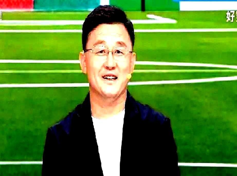 孙继海这回，把足球圈那层窗户纸给捅破了。一群他自己掏钱养的“野生”小孩，在中