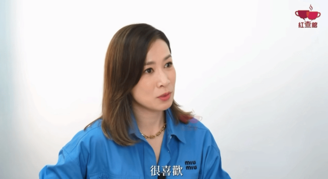 佘诗曼最新受访时被问：是否很喜欢小朋友？不生孩子会不会有少许的遗憾？她秒答：很喜
