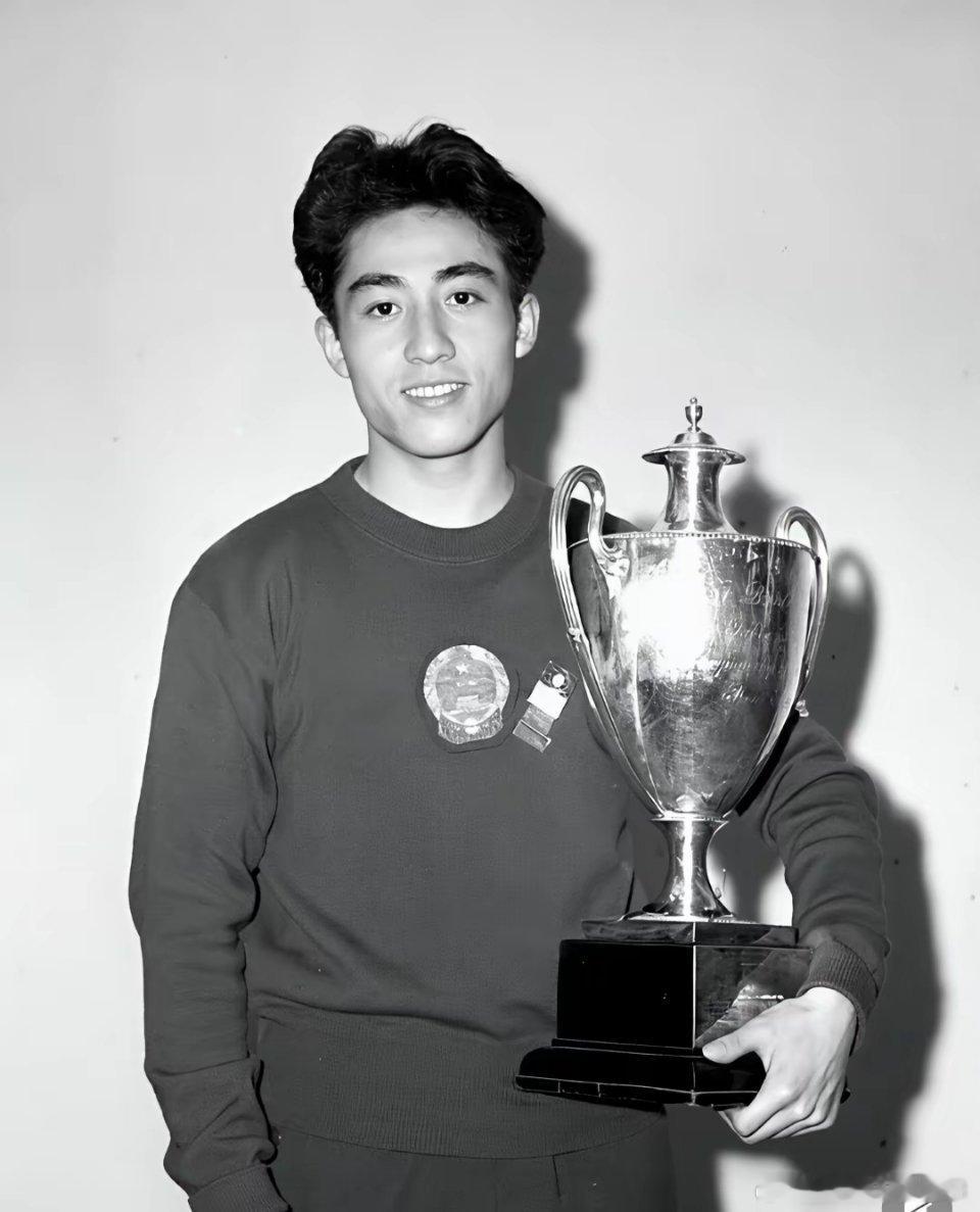 谁捧走了世乒赛的复刻杯1.庄则栋：1961年，1963年，1965年连续三