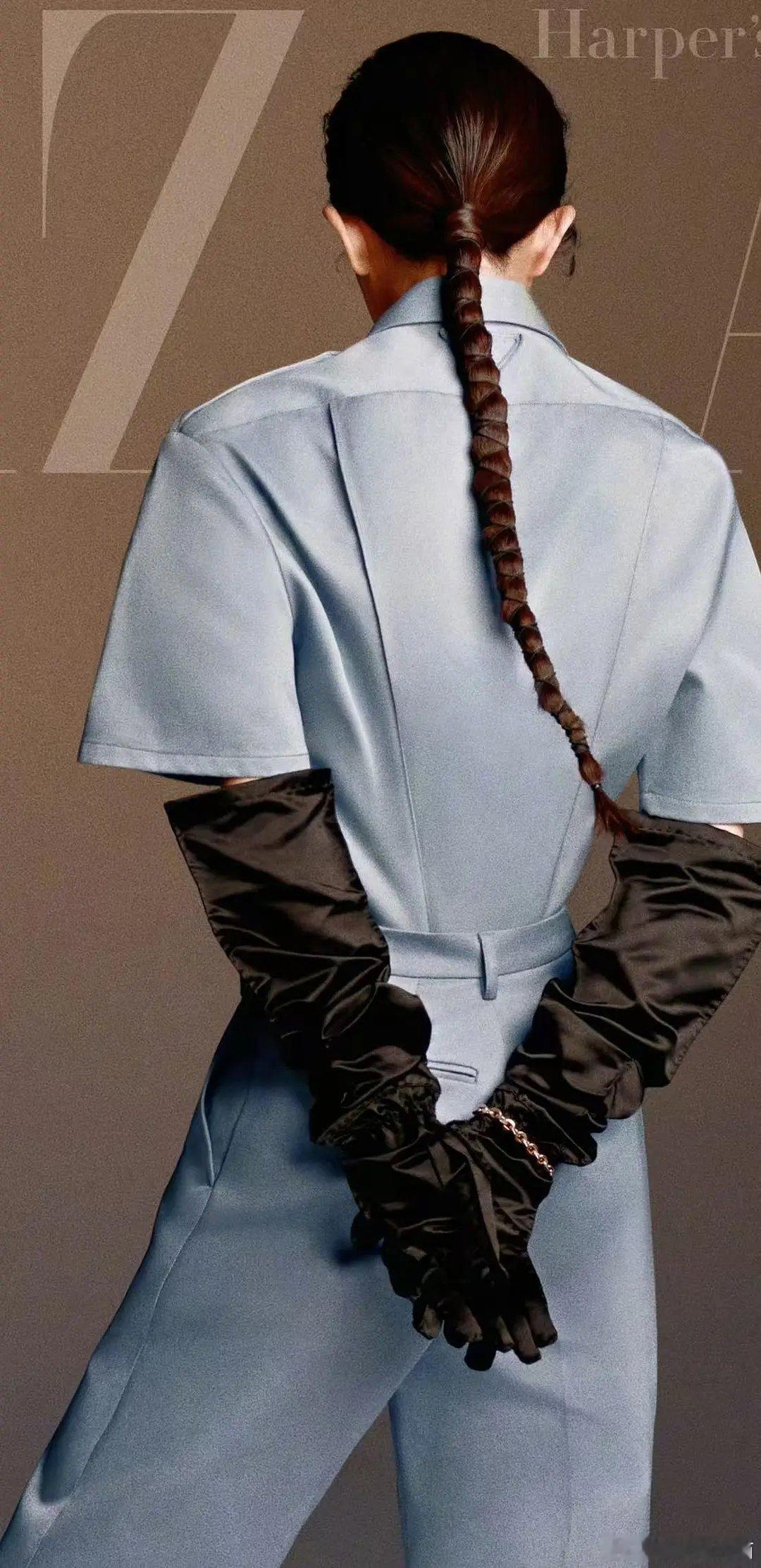 🍯今天的杂志图，这是回到满清时期了吗？还扎着辫子头给谁看呀？