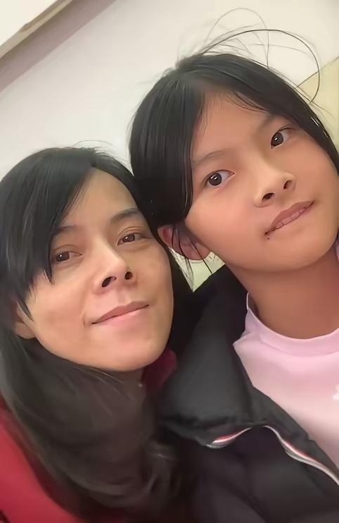 好心帮人不一定是积德你看优优妈妈免费接送同小区男孩三年人家上车只