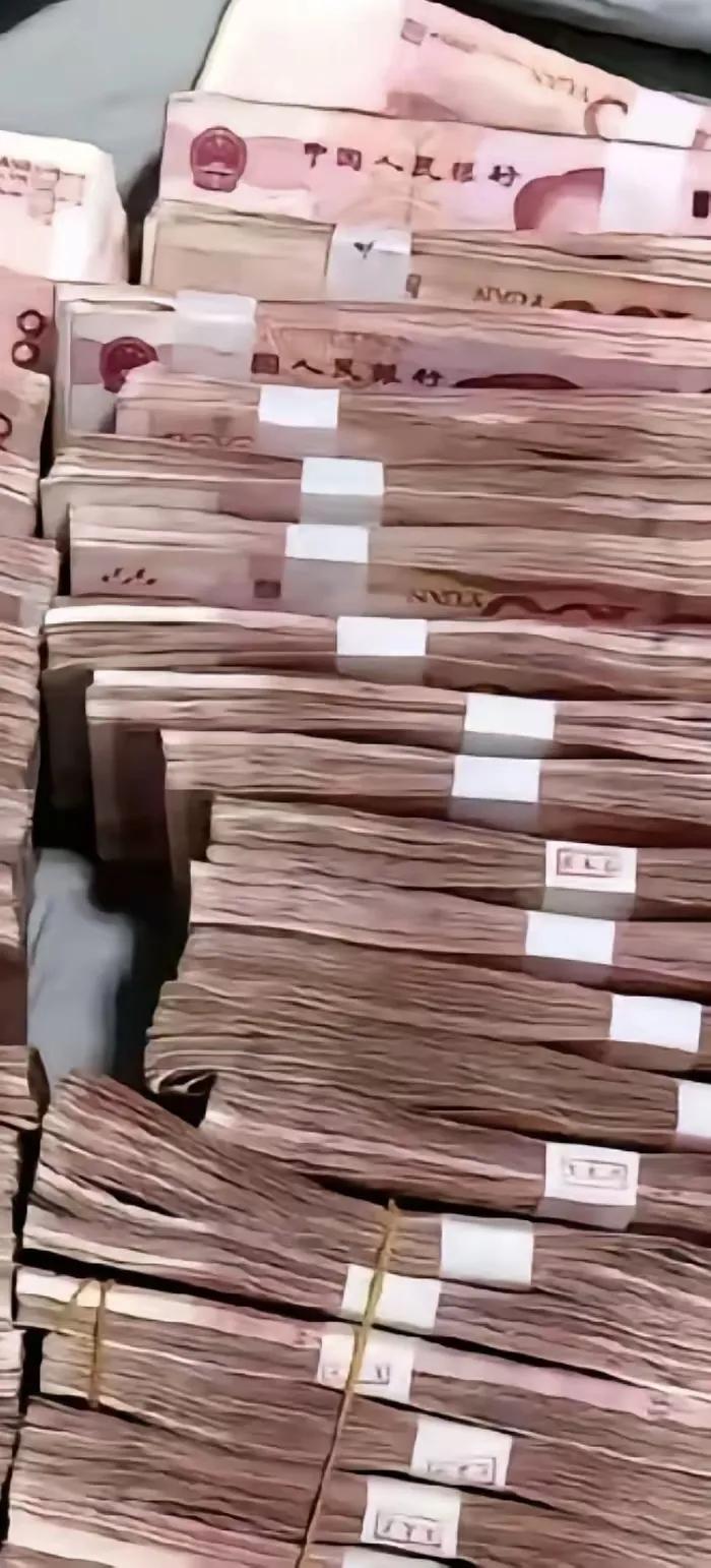 昨天，我和老伴因为80万积蓄吵翻了，过了大半辈子，第一次这么闹心。我们辛辛