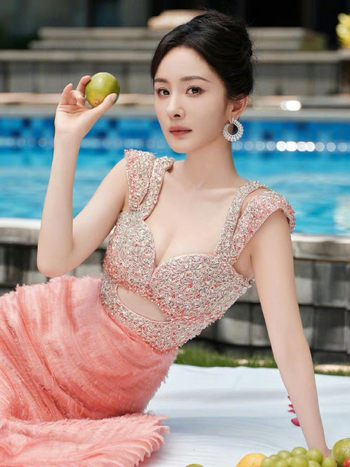 女生放长假就该多睡懒觉早上好呀铁子们，昨晚都睡得好吗？今天过后可就真正进入夏天了