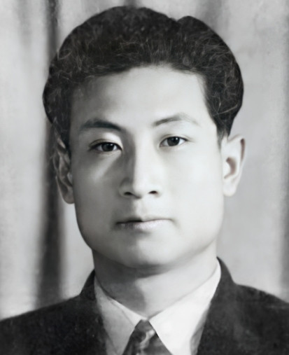 1950年，李苍降不幸被捕，敌人为了逼迫他招供，叫来了他已经怀孕的妻子。敌人指着