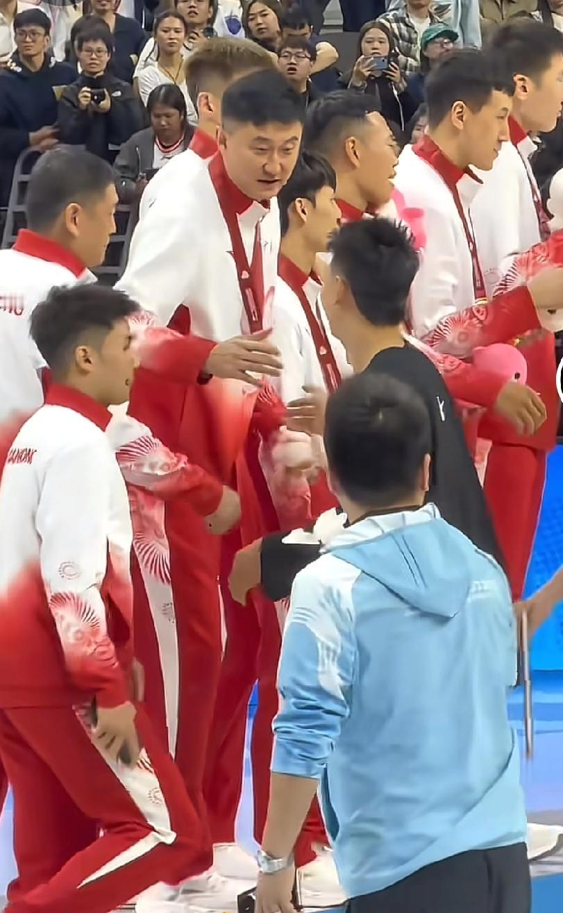 崔永熙全运会只能当看客，他和王洪泽有新发现，安心养伤后有重用有球迷发现杜锋和