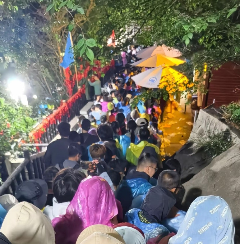 五一挑战完华山，总结的5条血泪经验！一、35岁以上就别来了，10岁以下也不建议