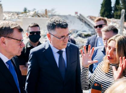 真的是太双标了，德国外长去以色列表示，以色列人民在伊朗的打击下还是在顽强生活着，