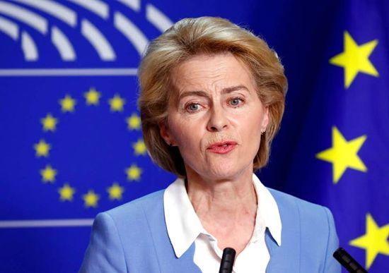 英国《金融时报》9月25日捅出一条消息，冯德莱恩跟英国首相伯纳姆关起门谈了很久，