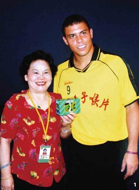 2003年，足球巨星罗纳尔多来到中国，一位女富豪找到他，开口就说：陪我吃一顿饭，