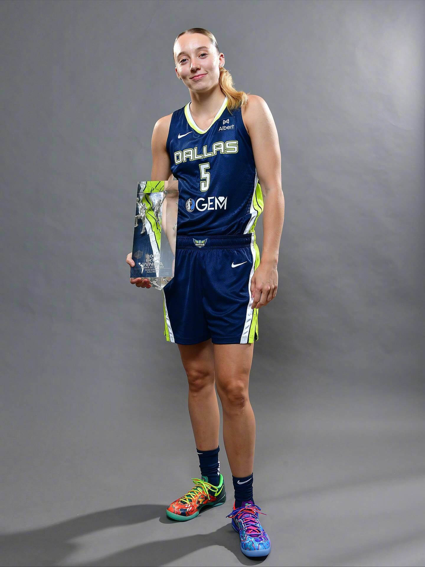 WNBA终于达成了新的劳资协议。旧的劳资协议为工资帽150万帽美元，底薪为6.6