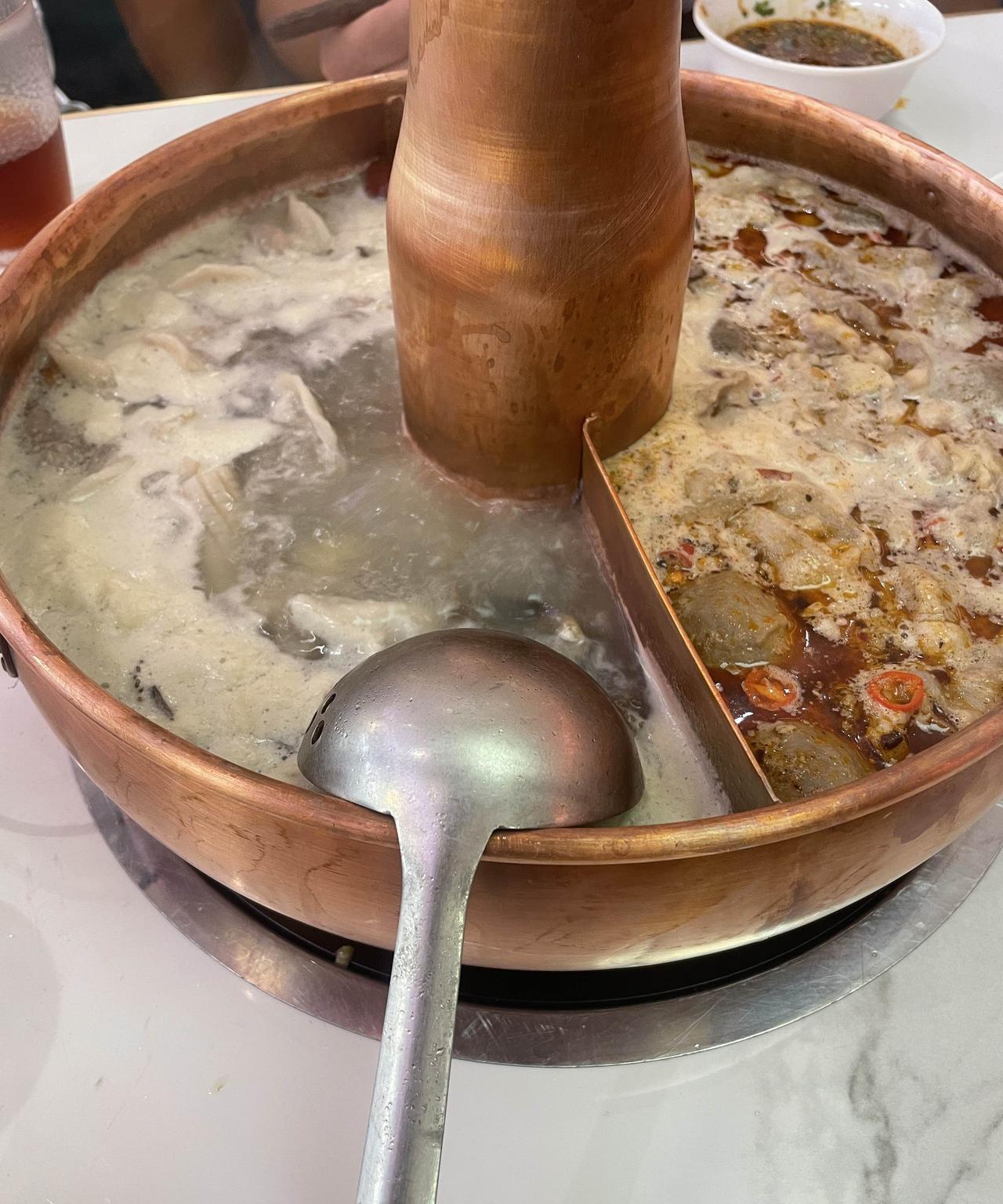 要说吃自助餐这一块，我有个同事那可真叫个狠人，因为他可以为了吃一顿自助餐，三顿饭