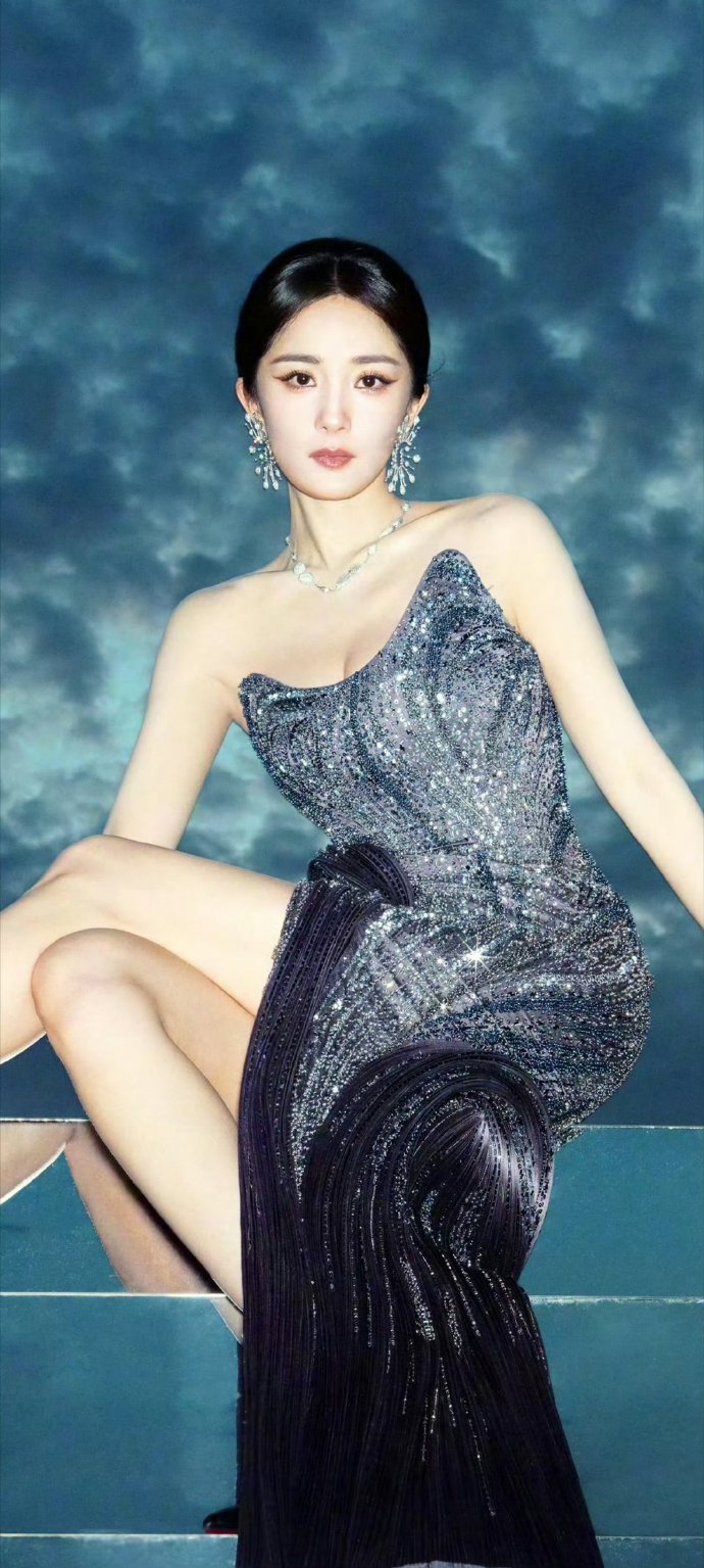 杨幂天台大片​​​！惊艳到我了