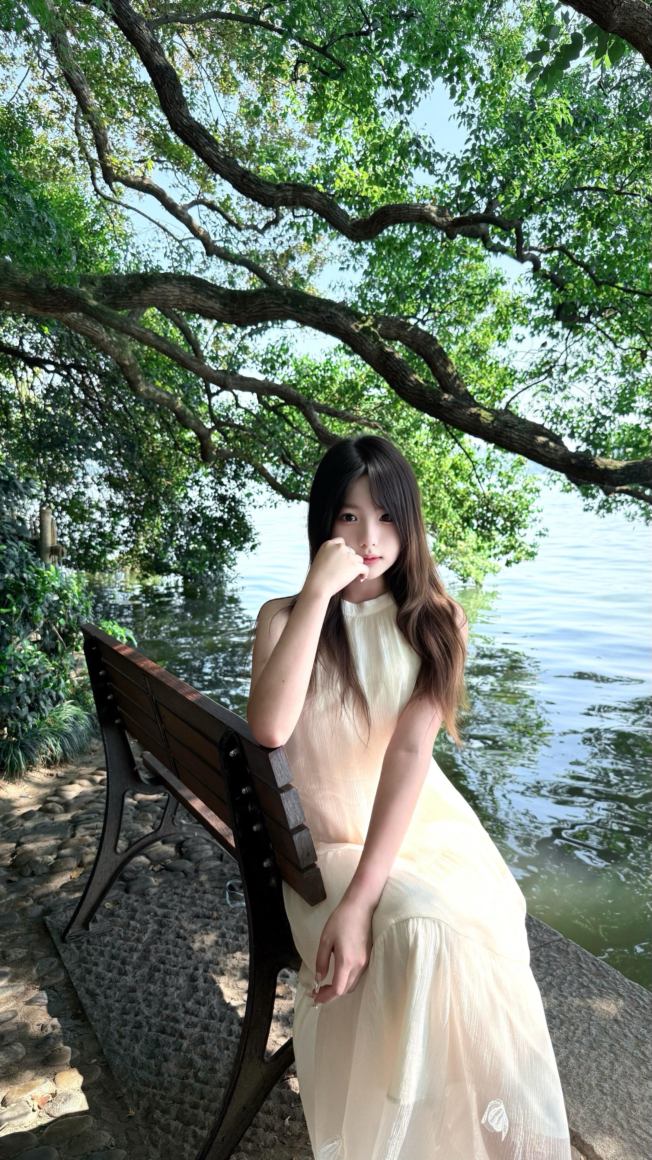 西湖纵有千分美 无你不过一潭水