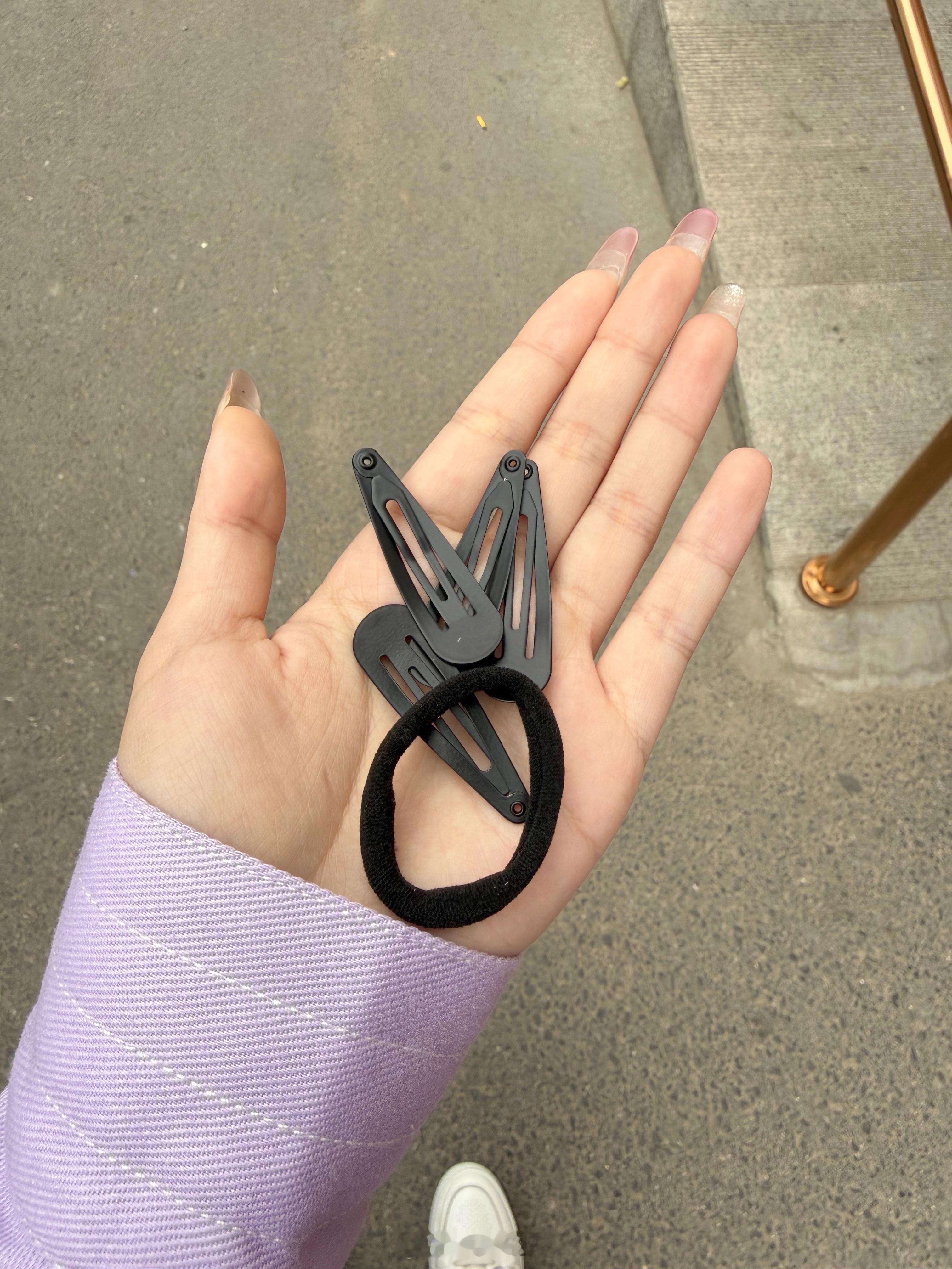 不是在小卖铺买这点东西7块钱