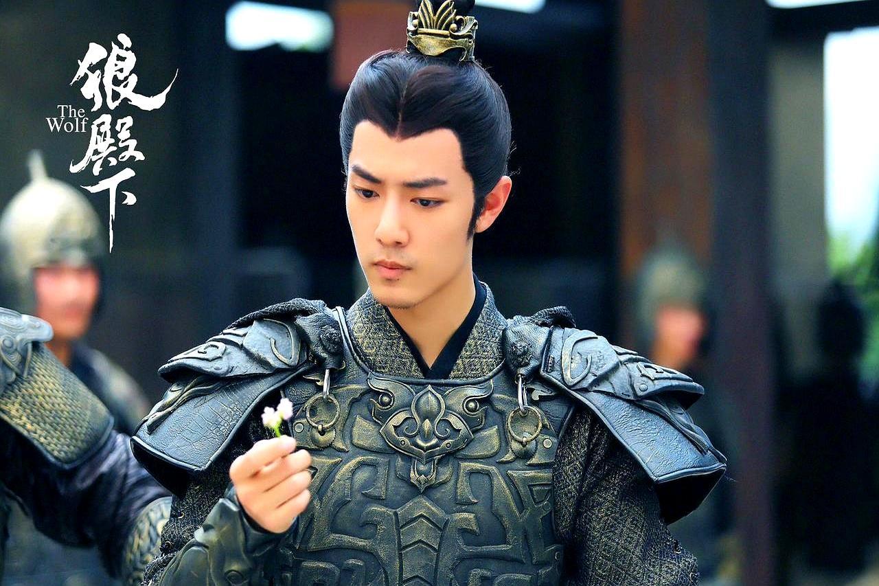 新晋威尼斯影后，三封微博King，中间的C位，最后空了。肖战的名牌被挪走，