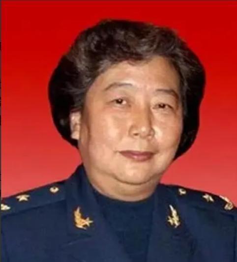 1982年，当时正驾驶着安-26运输机的刘晓连，突然和一架歼击机相撞。在这个关键
