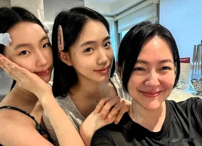 小S的三个女儿外貌引发网络热议：两岸教育环境差异如何影响青少年形象？这几天网上