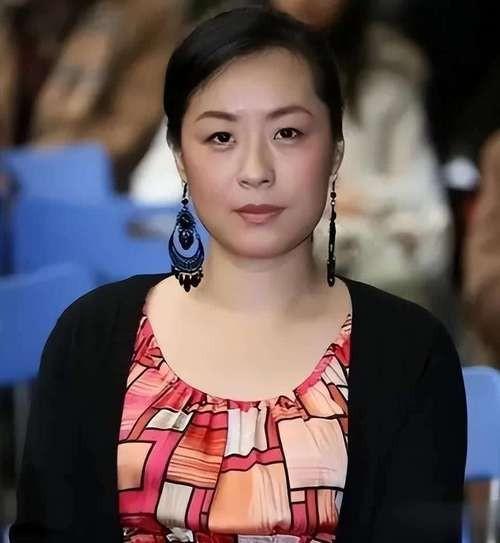 她给巩俐当了十几年替身，名字经常在演员表垫底。熬了29年，直到《父母爱情