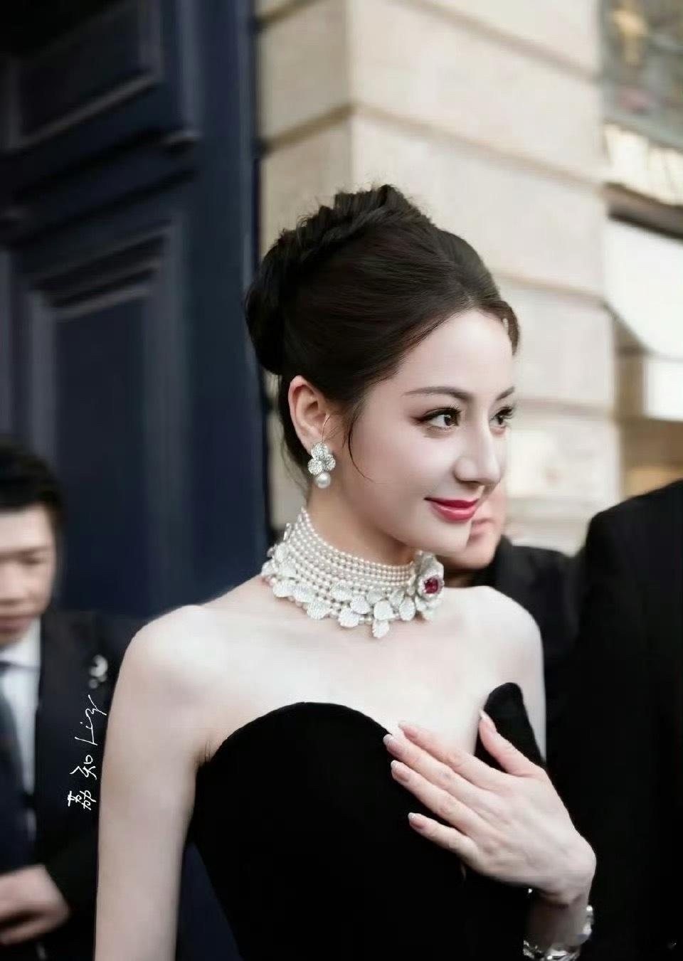 同一摄影师镜头中的迪丽热巴和杨颖，谁的状态更好​​​