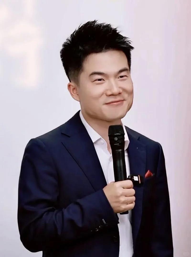  直播被骂“不得好死”，董宇辉算清羊排成本，这波回应太圈粉？大半夜看得我心里