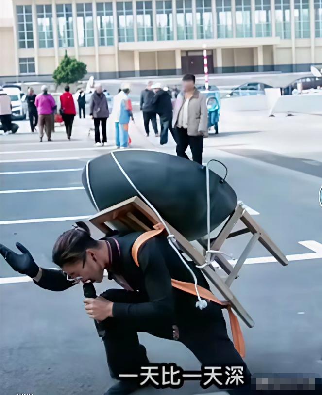 社会风气就是被这些人带坏的！本来火了他山东的郭有才已经很莫名其妙了，9天涨粉10